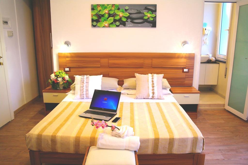Hotel Spiaggia Marconi Римини Экстерьер фото