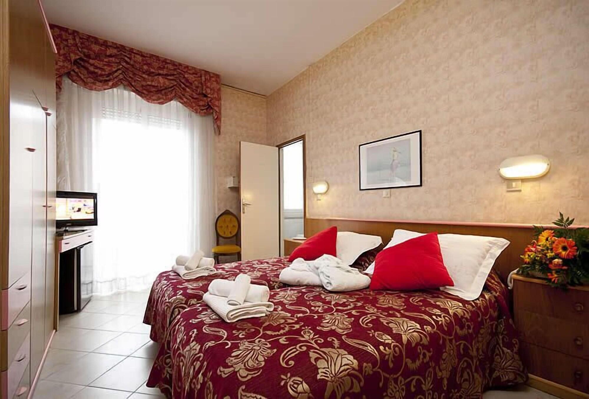 Hotel Spiaggia Marconi Римини Экстерьер фото