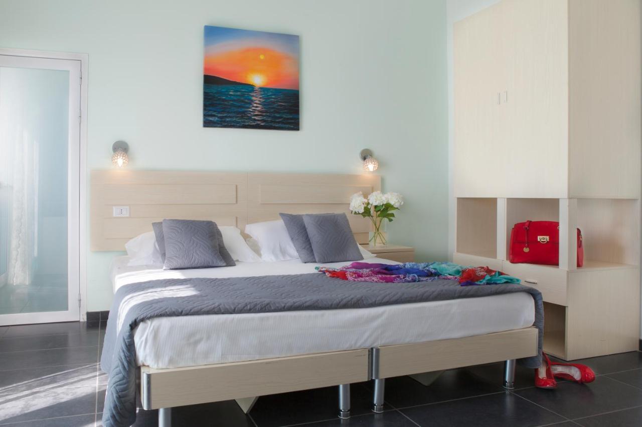 Hotel Spiaggia Marconi Римини Экстерьер фото