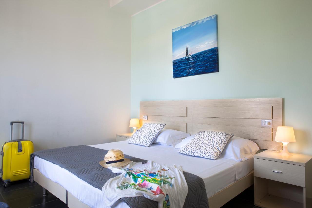 Hotel Spiaggia Marconi Римини Экстерьер фото