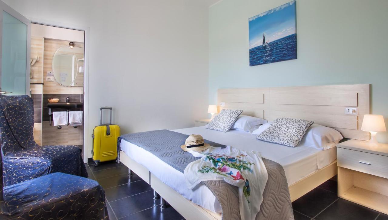 Hotel Spiaggia Marconi Римини Экстерьер фото