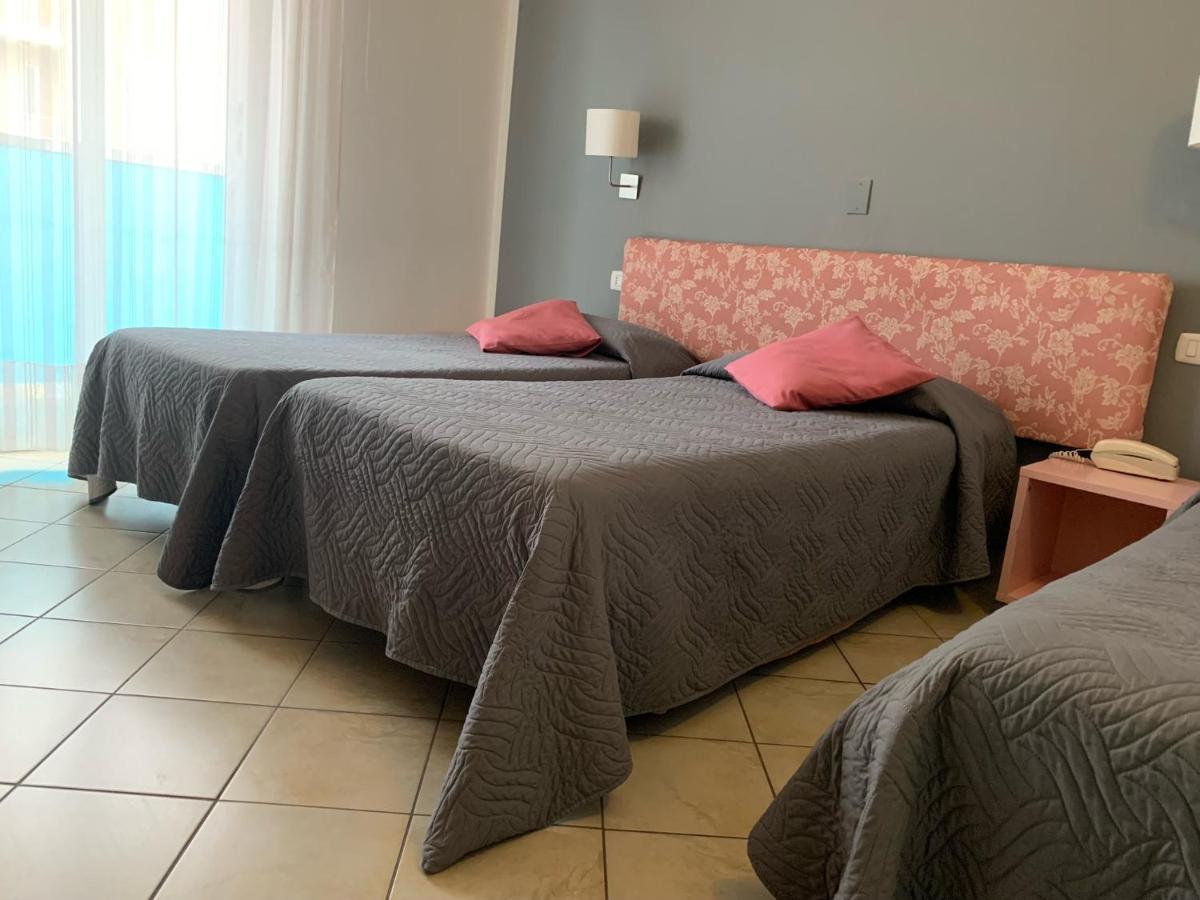 Hotel Spiaggia Marconi Римини Экстерьер фото