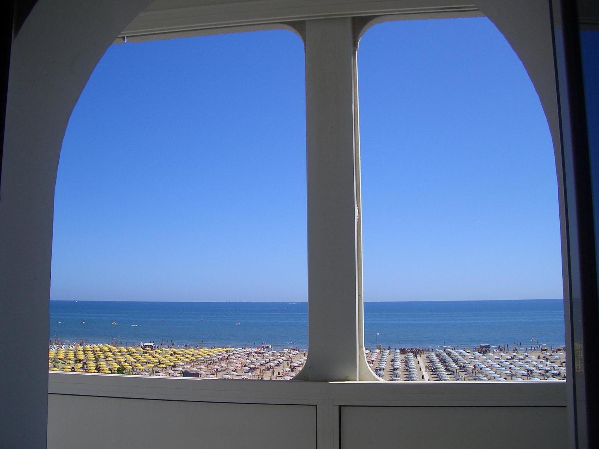 Hotel Spiaggia Marconi Римини Экстерьер фото
